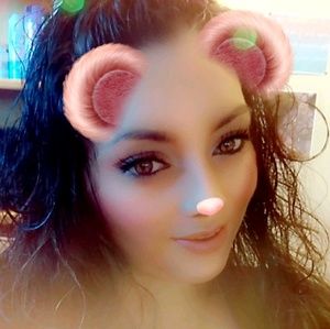 Meet your Posher, Desiree